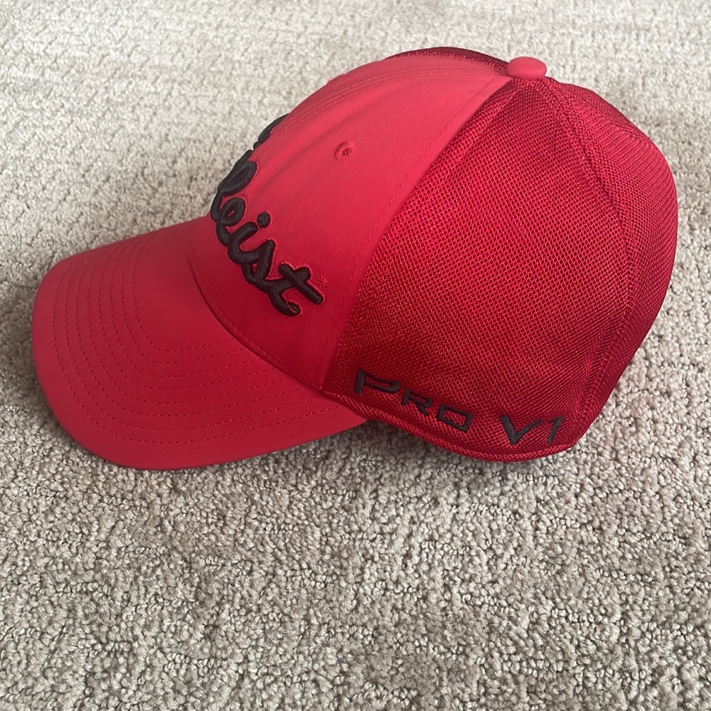 Red Titleist hat, never worn - Picture 2 of 4